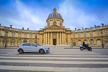 Obraz premium Paris, France - February 11, 2016: classical building in the center of Paris, France