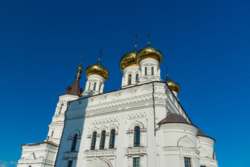 Fototapeta na wymiar Church of Alexander Nevsky at Railway Square in Tver, Russia