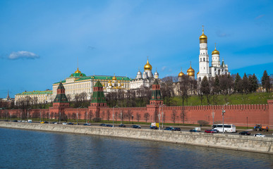 Obraz premium Panoramic view of Moscow Kremlin and riverfront, Russia