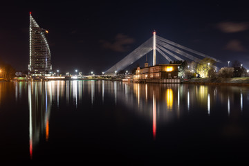 Fototapeta na wymiar night city reflections in river