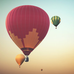 Naklejka premium Hot air balloon on sun sky with cloud, vintage and retro instagram filter effect style