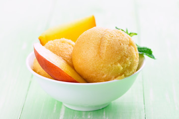 Apricot ice cream