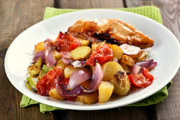 Fried vegetable with chicken meat