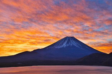朝焼けの富士山