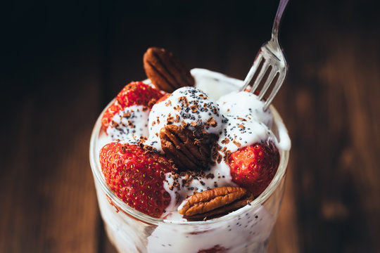 Fototapeta Delicious cup of strawberries and cream
