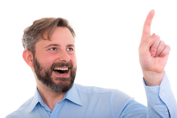 mann zeigt mit finger auf etwas
