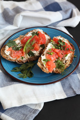 bagels with cream cheese and salmon