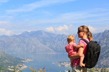 Fototapeta na wymiar mother with little daughter looking at mountains