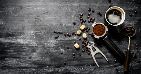 Fototapeta na wymiar Fresh coffee. Coffee cup with brown sugar and roasted grains .