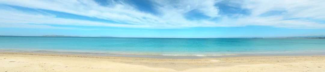 Selbstklebende Fototapete Strand und Meer Panoramablick auf den Strand von Fiume Santo