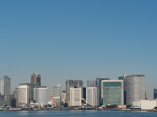 Fototapeta na wymiar 東京港から眺めた汐留のビル街