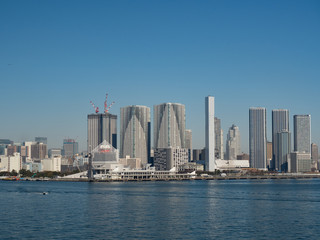 Fototapeta na wymiar 東京港と高層ビル街