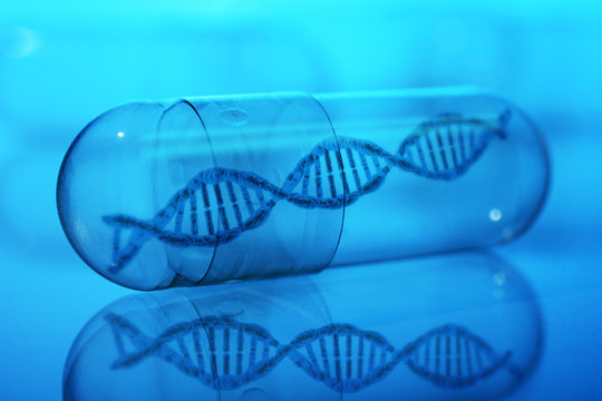 Arzt oder Forscher für Gentechnik oder Genetik hält Pille oder Kapsel mit DNA Doppelhelix