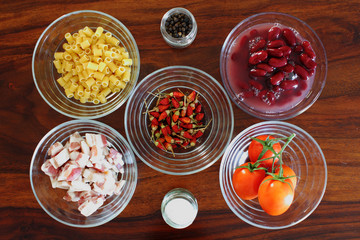 Ingredienti per la pasta con i fagioli e pancetta