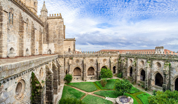 Cloister of the Evora Cathedral, the largest cathedral in Portugal. Romanesque and Gothic architecture. UNESCO World Heritage Site.