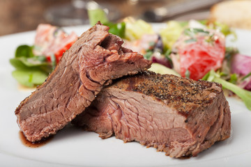 Steak auf einem Teller