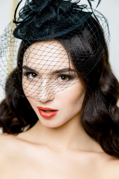 Retro Woman Portrait. Vintage Style Girl Wearing Old fashioned Hat and Gloves, Hairstyle and Make-up. Romantic lady