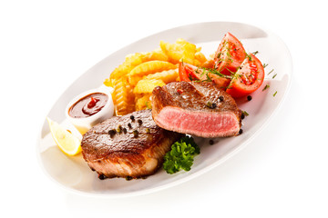 Grilled beefsteaks and vegetables