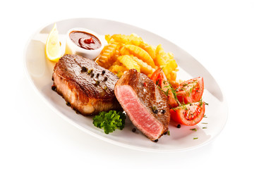 Grilled beefsteaks and vegetables
