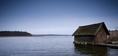 Obraz premium cabin on the Lake in the morning atmosphere, Fisherman's hut