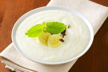 Semolina pudding with banana