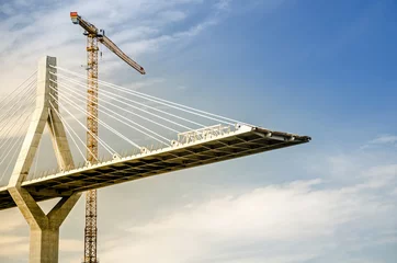 Stoff pro Meter Hängebrücke im Bau © matho