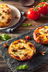 Sausage and Pepper Pizza Bagels