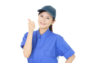 笑顔の女性作業員