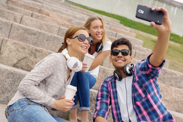 Make selfie photos with friends