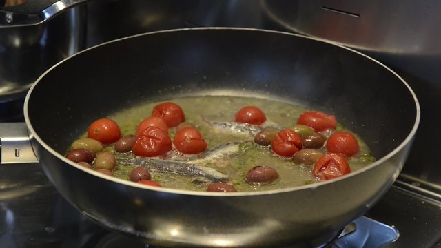 Pomodori e acciughe