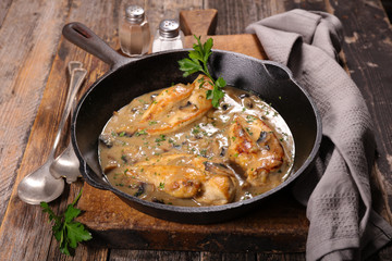 chicken cooked with cream and mushroom