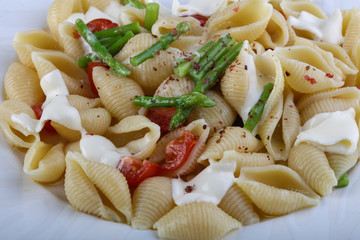 Pasta with cheese and asparagus