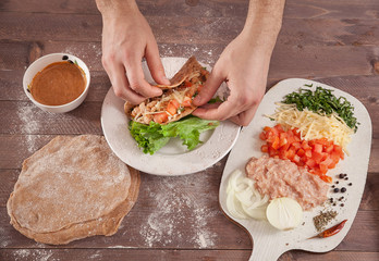 hands chef wrap tacos