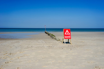 Sylt Beach spur dyke warning