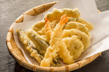 よくある天重と天丼 Japanese foods of tempura and the rice