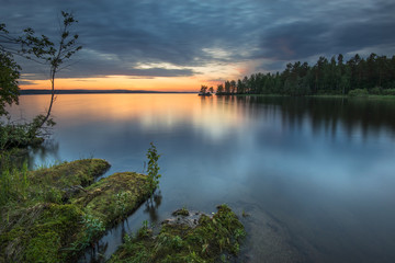 Obraz na płótnie Canvas Sunset on the lake