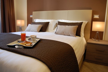 Colazione romantica sul letto