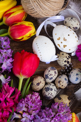 Obraz na płótnie Canvas Spring flowers with easter eggs