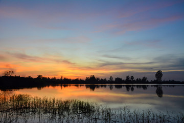 Naklejka premium sunrise with lake background