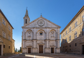 Fototapeta na wymiar Famous square in front of Duomo in Pienza, ideal Tuscan town, It