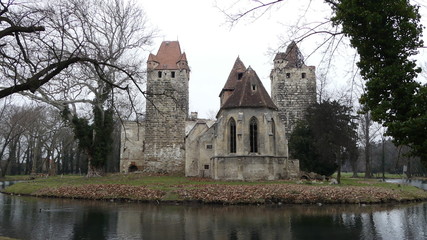 Fototapeta premium Kirchen- und Schlossruine Pottendorf