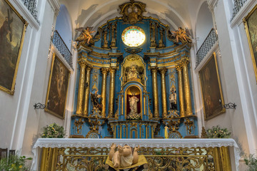 Obraz premium Shrine inside catholic church
