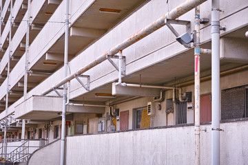 古い団地の裏側