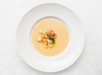 cream soup with croutons