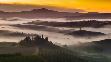Foto op Canvas Piękny,kolorowy,mglisty poranek w Toskanii © Mike Mareen
