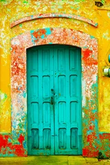 Fotobehang Puerta en San Cristóbal de las Casas, pueblo mágico del estado de Chiapas, México © salvafranco