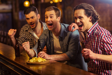 Men in pub