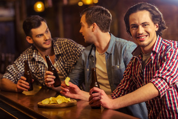 Men in pub