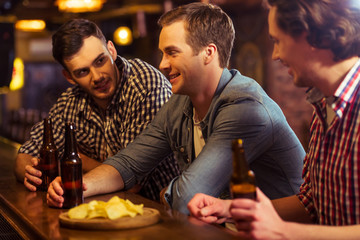 Men in pub