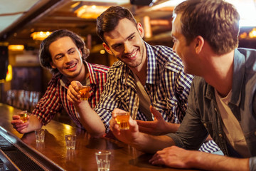 Men in pub